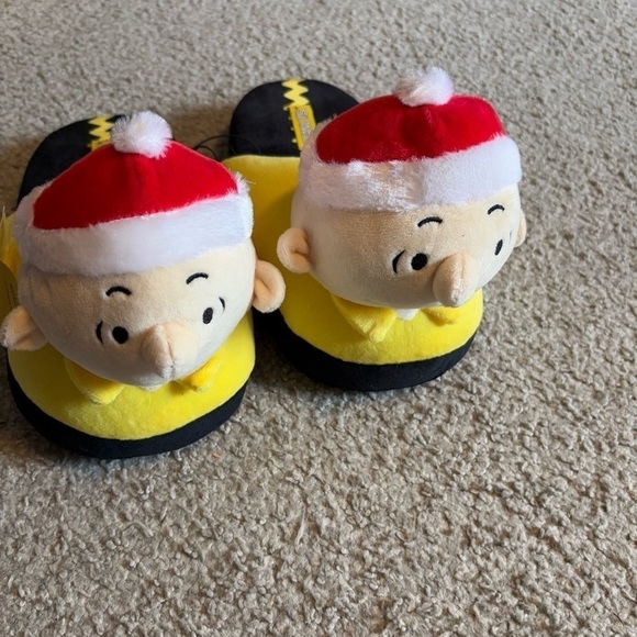 Peanuts Charlie Brown Plush 3D Slippers Christmas NEW Santa Hat 11/12 Men’s